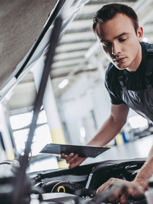 mercedes-benz-technician